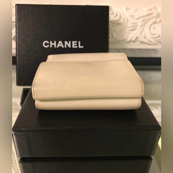 Authentic Chanel CC Logo White Caviar Leather Tri-Fold Compact Vintage Wallet - Picture 10 of 12